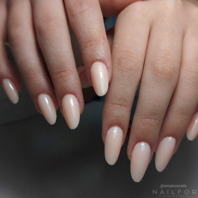 Semi-permanent nail polish color: Fantasy Semi-permanent Gel Polish - 215 Nailfor €6.99