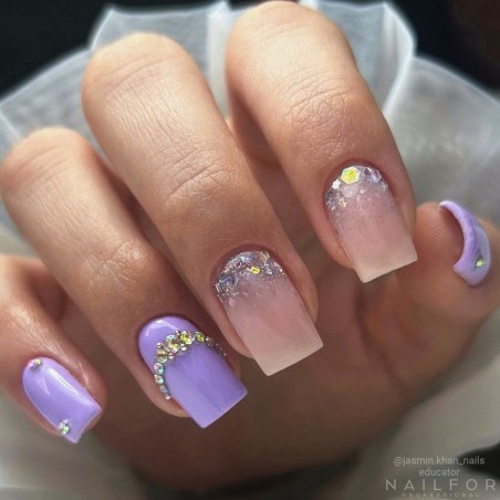 Esmalte de uñas semipermanente color: Chic ESMALTE DE UÑAS SEMIPERMANENTE - 130 Lilac Nailfor por 7,99 €