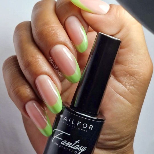 Semipermanente smalto colore per unghie: FANTASY Smalto Gel Semipermanente - 100FAN Nailfor 6,99 € 2