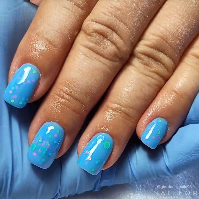 Esmalte de uñas semipermanente color: Fantasy Esmalte semipermanente Gel - 404 confetti Nailfor por 7,99 €