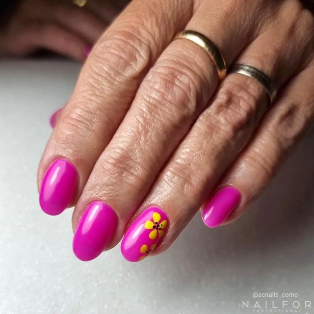 Semi-permanent nail polish color: Chic SEMI-PERMANENT NAIL POLISH - 008 Fluo Nailfor €7.99
