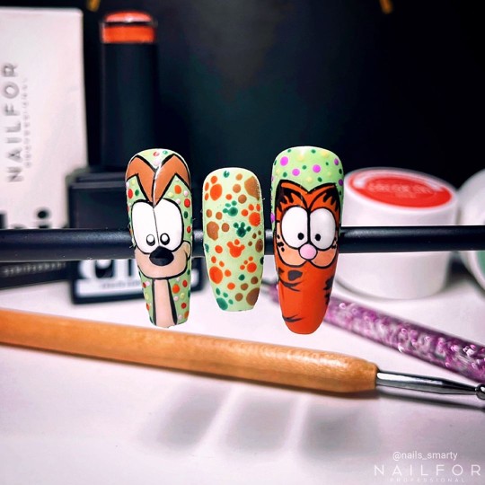 Semi-permanent nail polish color: Chic SEMI-PERMANENT NAIL POLISH - 475 Nailfor €7.99 2