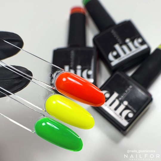 Esmalte de uñas semipermanente color: Chic ESMALTE DE UÑAS SEMIPERMANENTE - 167 Fluo Nailfor por 7,99 € 2