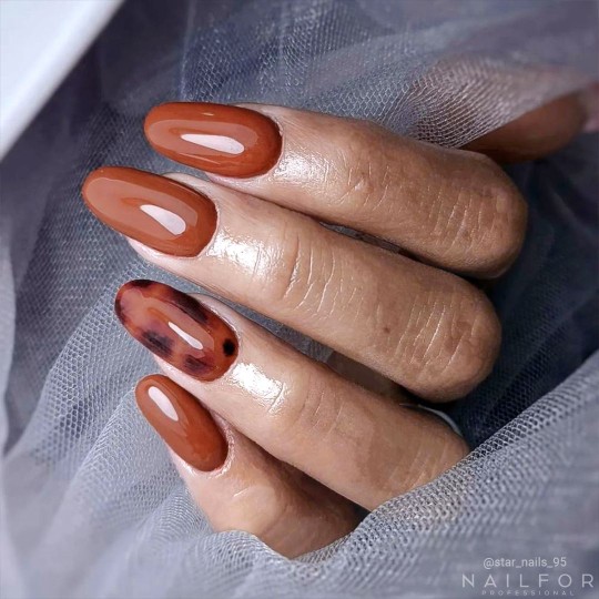 Semi-permanent nail polish color: Chic SEMI-PERMANENT NAIL POLISH - 474 Nailfor €7.99 2