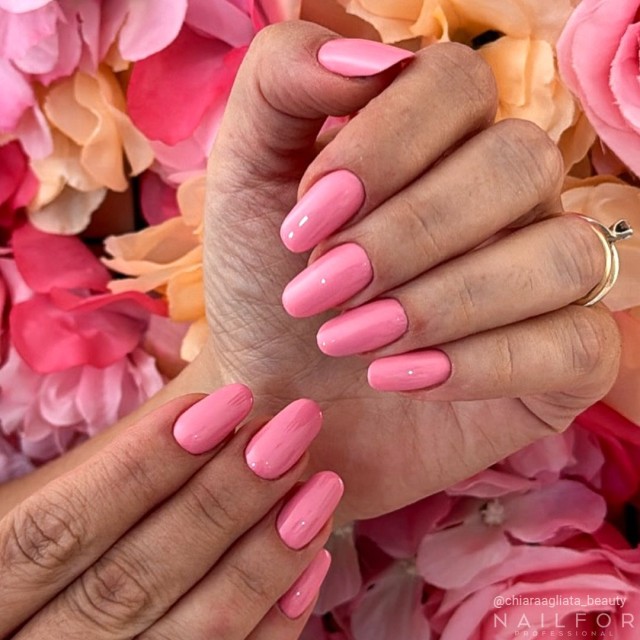 Semi-permanent nail polish color: Chic SEMI-PERMANENT NAIL POLISH - 066 Nailfor €7.99