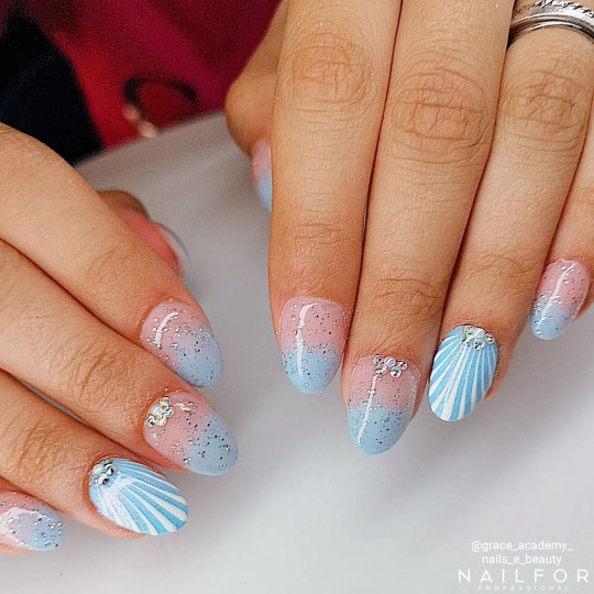 Vernis à ongles semi-permanent couleur : Chic SEMI-PERMANENT NAIL POLISH - 299 Nailfor €7.99 2