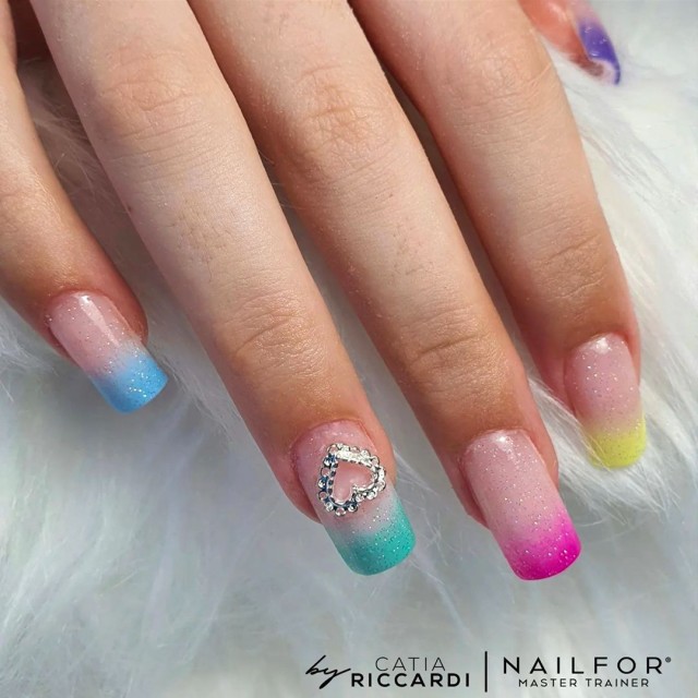 Semi-permanent nail polish color: Chic SEMI-PERMANENT NAIL POLISH - 131 Nailfor €7.99