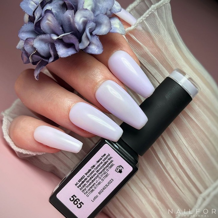 Vernis à ongles semi-permanent couleur : Chic SEMI-PERMANENT NAIL POLISH - 565 Nailfor 7,99 €