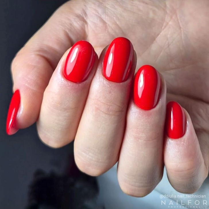 Semi-permanent nail polish color: Chic SEMI-PERMANENT NAIL POLISH - 203 Nailfor €7.99