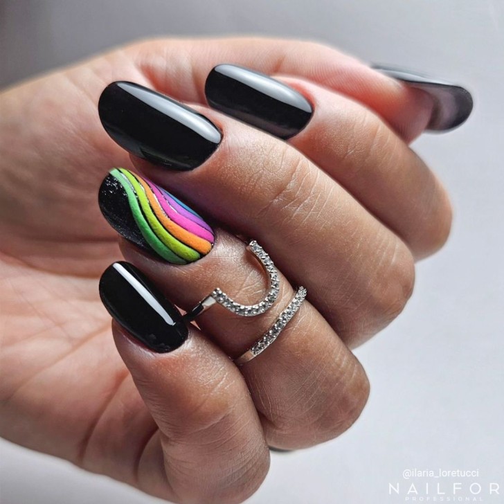 Vernis à ongles semi-permanent couleur : Chic SEMI-PERMANENT NAIL POLISH - 001 BLACK Nailfor 7,99 €