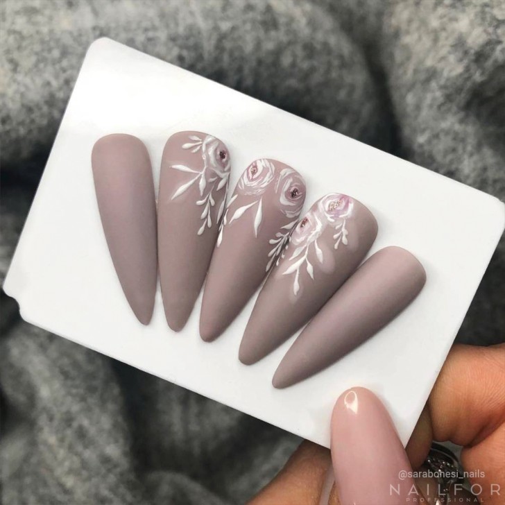 Semi-permanent nail polish color: Fantasy Semi-permanent Gel Polish - 253 Nailfor €6.99