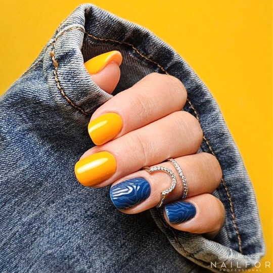 Esmalte de uñas semipermanente color: Chic ESMALTE DE UÑAS SEMIPERMANENTE - 415 Nailfor 7,99 € 2