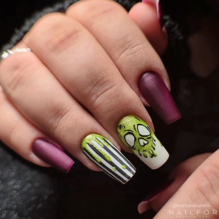 Semi-permanent nail polish color: Fantasy Semi-permanent Gel Polish - 329 Microglitter Nailfor €6.99