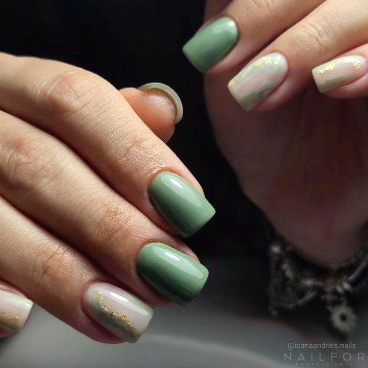 Esmalte de uñas semipermanente color: Chic ESMALTE DE UÑAS SEMIPERMANENTE - 370 Nailfor 7,99 €