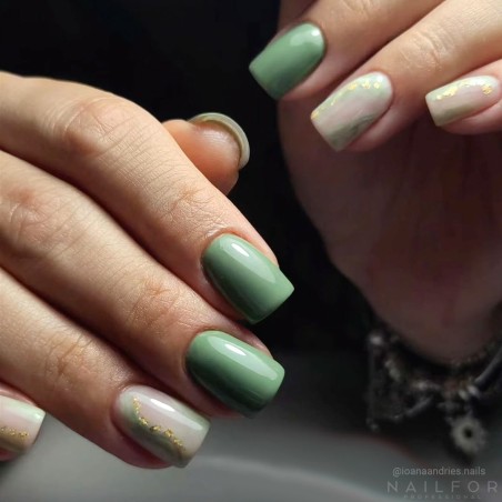 Semipermanente smalto colore per unghie: CHIC SMALTO SEMIPERMANENTE - 370 Nailfor 7,99 €