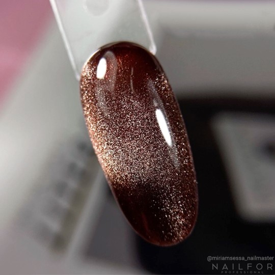 Semi-permanent nail polish color: New Cat eye 5d 45 Satin Nailfor €11.99 2