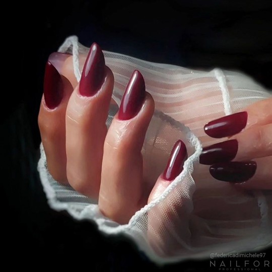 Vernis à ongles semi-permanent couleur : Chic SEMI-PERMANENT NAIL POLISH - 517 Nailfor 7,99 € 2