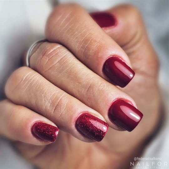 Semipermanente smalto colore per unghie: FANTASY Smalto Gel Semipermanente - 320 rosso microglitter Nailfor 6,99 € 2