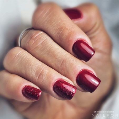 Semi-permanent nail polish color: Fantasy Semi-permanent Gel Polish - 320 red microglitter Nailfor €6.99 Semi-permanent nail polish color: Fantasy Semi-permanent Gel Polish - 320 red microglitter Nailfor €6.99