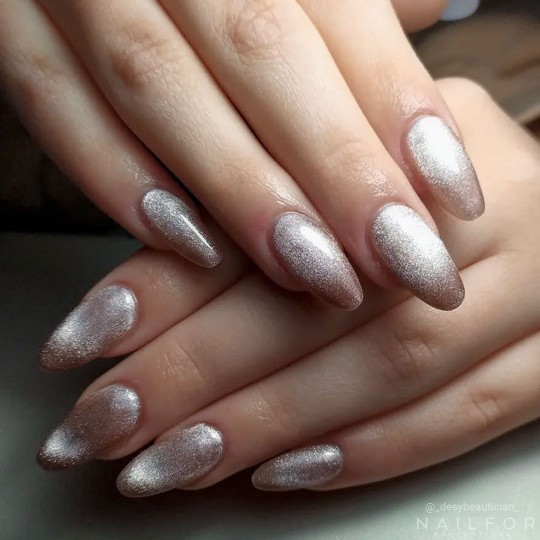 Semi-permanent nail polish color: Cat eye 5d - 78 Nailfor €11.99 2