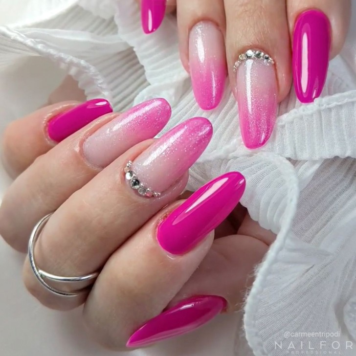 Vernis à ongles semi-permanent couleur : Chic SEMI-PERMANENT NAIL POLISH - 008 Fluo Nailfor pour 7,99 €