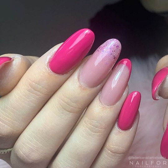 Esmalte de uñas semipermanente color: Chic ESMALTE DE UÑAS SEMIPERMANENTE - 494 Nailfor 7,99 € 2