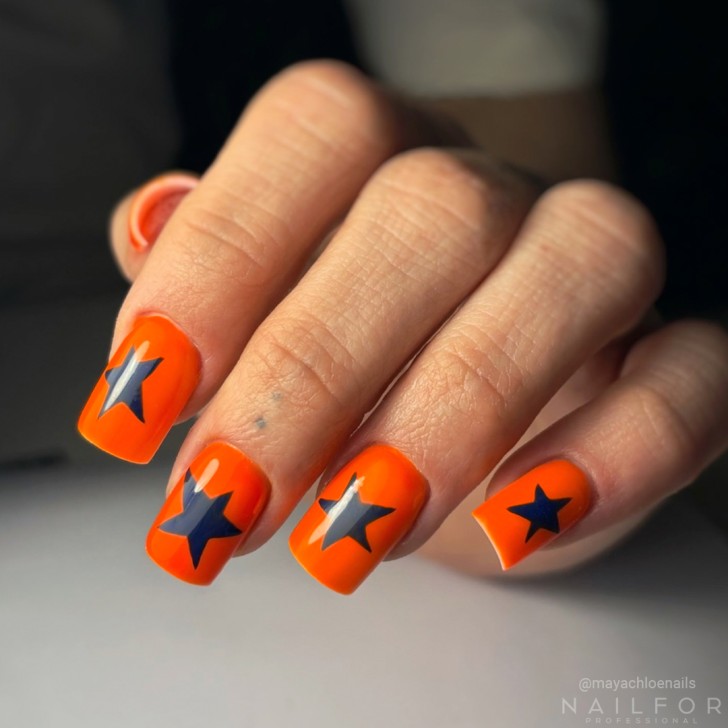 Semi-permanent nail polish color: Chic SEMI-PERMANENT NAIL POLISH - 429 Nailfor €7.99