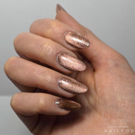 Semi-permanent nail polish color: New Cat eye 5d - 60 Nailfor €11.99