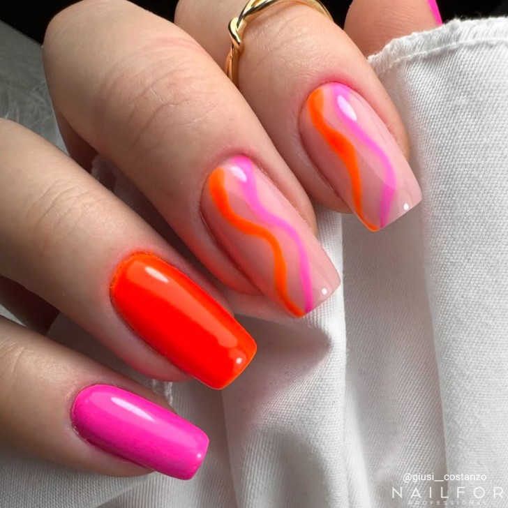 Semipermanente smalto colore per unghie: CHIC SMALTO SEMIPERMANENTE - 229 FLUO Nailfor 7,99 €