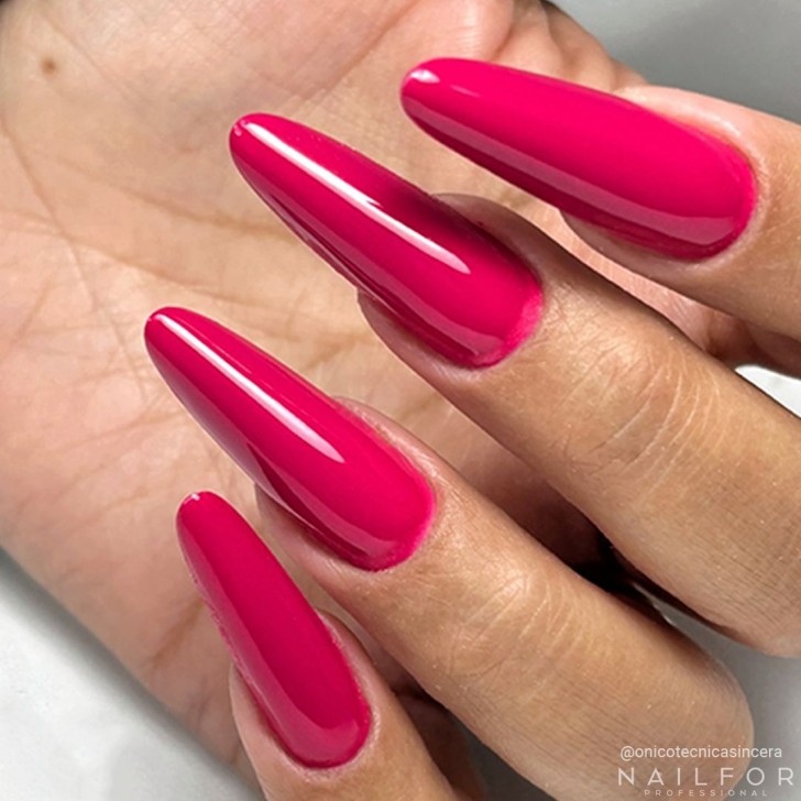 AURA SMALTO SEMIPERMANENTE - 124 Fuchsia