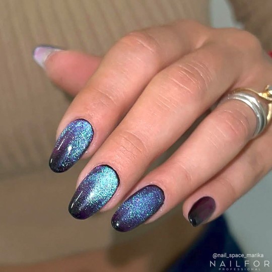 Semi-permanent nail polish color: Cat eye Galaxy 24-CAT Nailfor €12.99 2