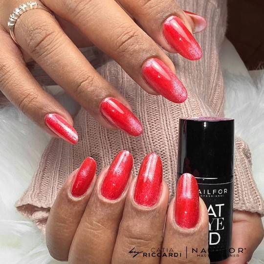 Semi-permanent nail polish color: New Cat eye 5d 27 Red Nailfor €11.99 2