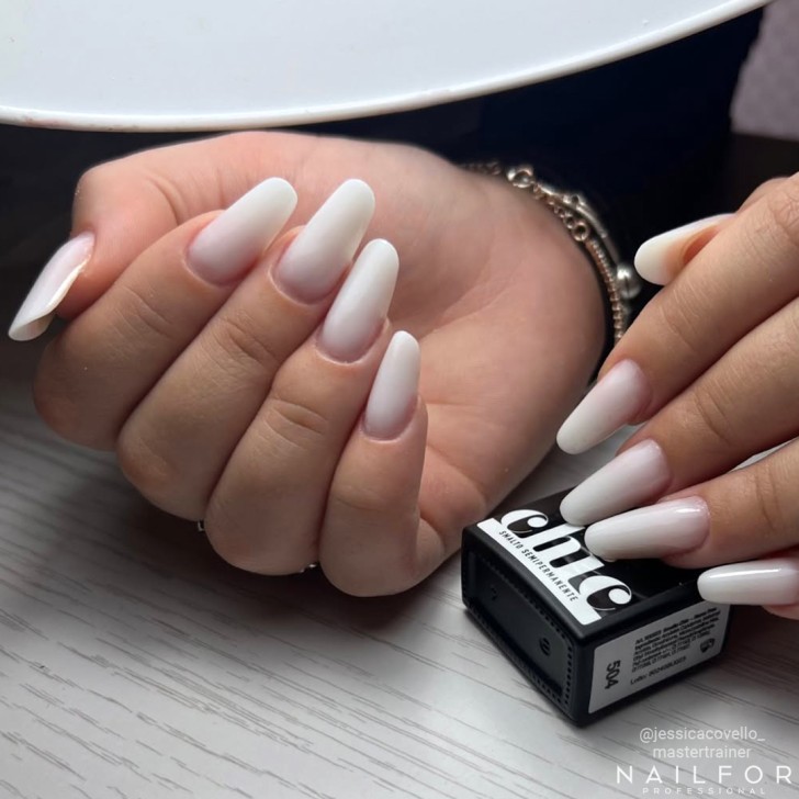 CHIC SEMI-PERMANENT NAIL POLISH - 504 Milky white