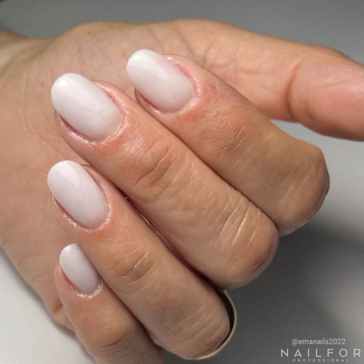 Semipermanente smalto colore per unghie: CHIC SMALTO SEMIPERMANENTE - 504 bianco lattiginoso Nailfor 7,99 €