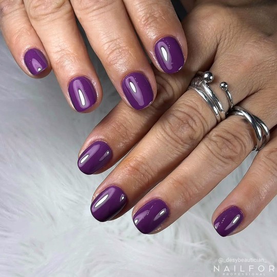 Semi-permanent nail polish color: Chic SEMI-PERMANENT NAIL POLISH - 512 Nailfor €7.99 2