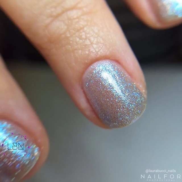 Semi-permanent nail polish color: Cat eye 5d Aurora - 61 Nailfor €11.99