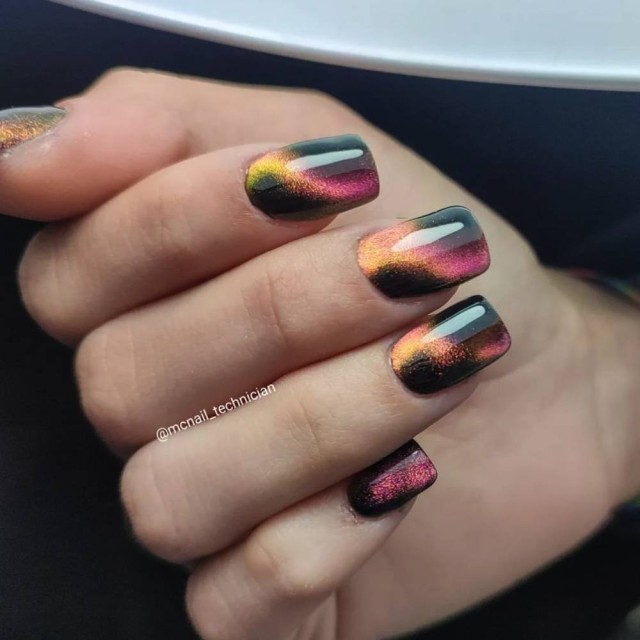 Semi-permanent nail polish color: Cat eye Galaxy 21-CAT Nailfor €12.98