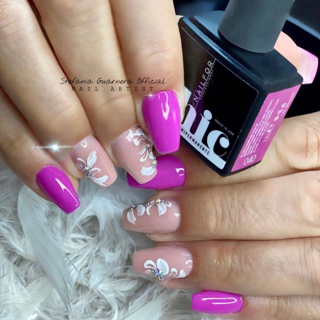 Semi-permanent nail polish color: Chic SEMI-PERMANENT NAIL POLISH - 040 Fluo Nailfor €7.99