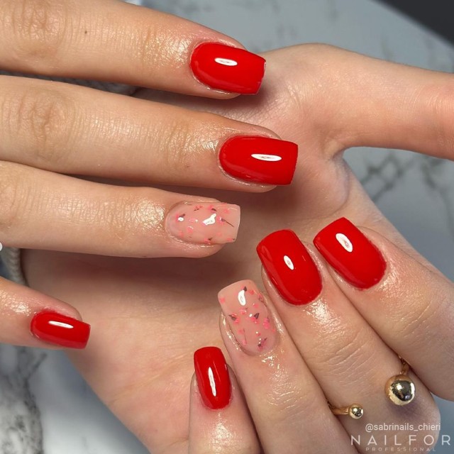 Semi-permanent nail polish color: Chic SEMI-PERMANENT NAIL POLISH - 045 Nailfor €7.99