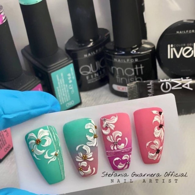 Semi-permanent nail polish color: Chic SEMI-PERMANENT NAIL POLISH - 066 Nailfor €7.99