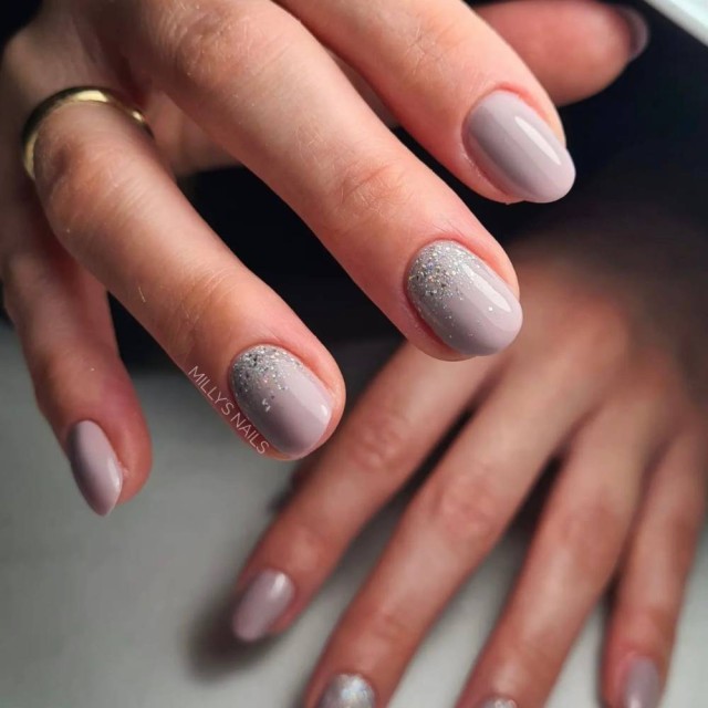 Semi-permanent nail polish color: Chic SEMI-PERMANENT NAIL POLISH - 076 Nailfor €7.99