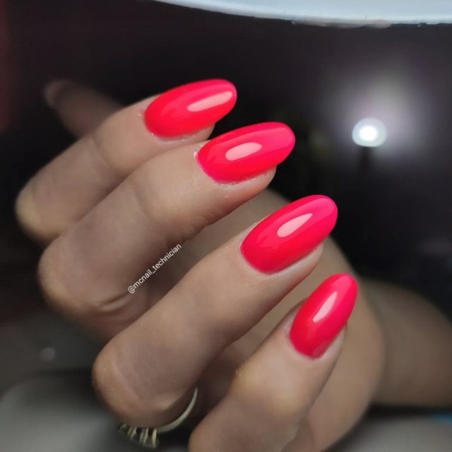 Esmalte de uñas semipermanente color: Chic ESMALTE DE UÑAS SEMIPERMANENTE - 094 Fluo Nailfor por 7,99 €