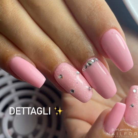 Semipermanente smalto colore per unghie: CHIC SMALTO SEMIPERMANENTE - 122 Nailfor 7,99 € 2