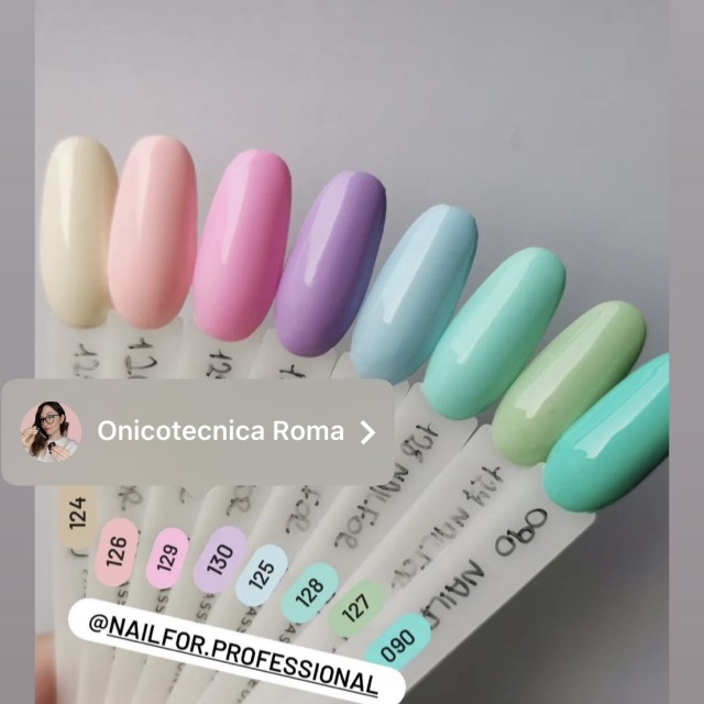 Semi-permanent nail polish color: Chic SEMI-PERMANENT NAIL POLISH - 124 Nailfor €7.99