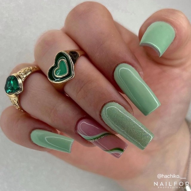 Semi-permanent nail polish color: Chic SEMI-PERMANENT NAIL POLISH - 127 Nailfor €7.99