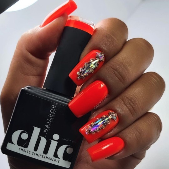 Semipermanente smalto colore per unghie: CHIC SMALTO SEMIPERMANENTE - 135 FLUO Nailfor 7,99 € 2