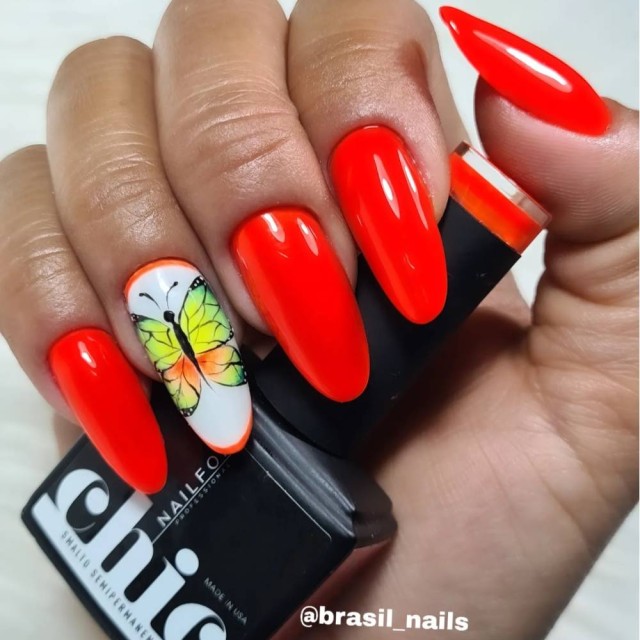 Esmalte de uñas semipermanente color: Chic ESMALTE DE UÑAS SEMIPERMANENTE - 135 Fluo Nailfor por 7,99 €