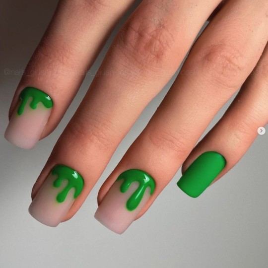 Vernis à ongles semi-permanent couleur : Chic SEMI-PERMANENT NAIL POLISH - 167 Fluo Nailfor 7,99 € 2