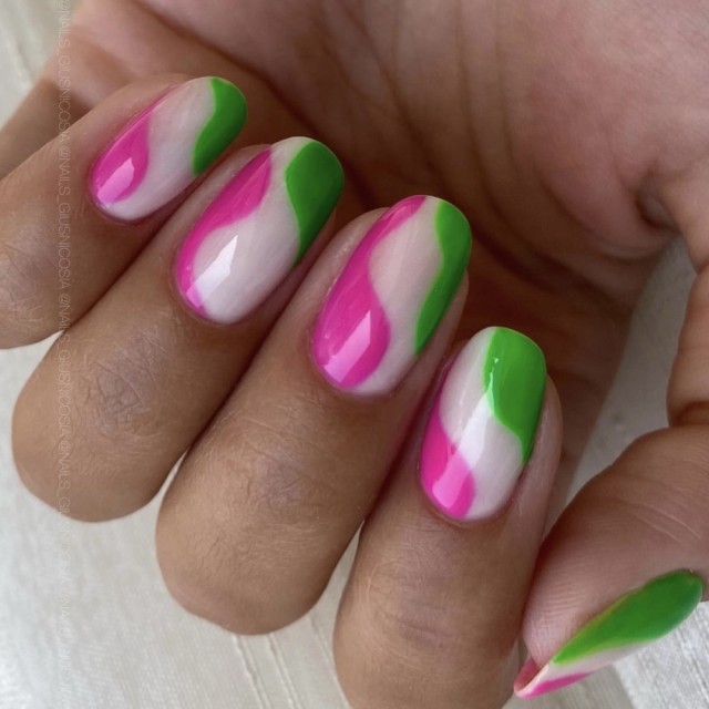 Semi-permanent nail polish color: Chic SEMI-PERMANENT NAIL POLISH - 167 Fluo Nailfor €7.99
