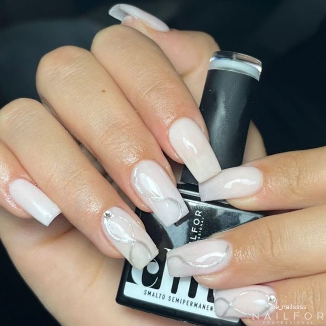 Semipermanente smalto colore per unghie: CHIC SMALTO SEMIPERMANENTE - 182 bianco lattiginoso Nailfor 7,99 €